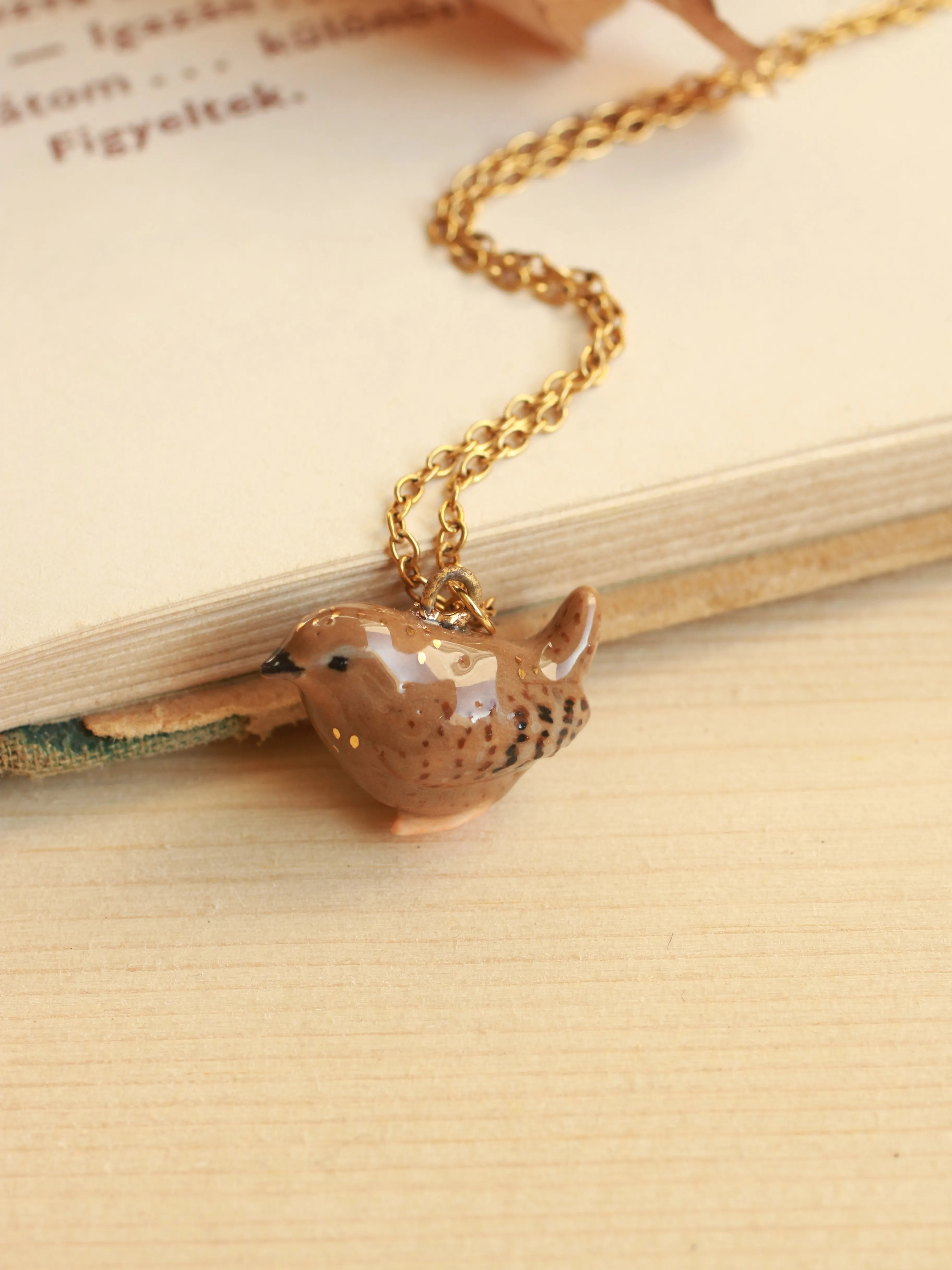 Wren necklace - 22k gold details