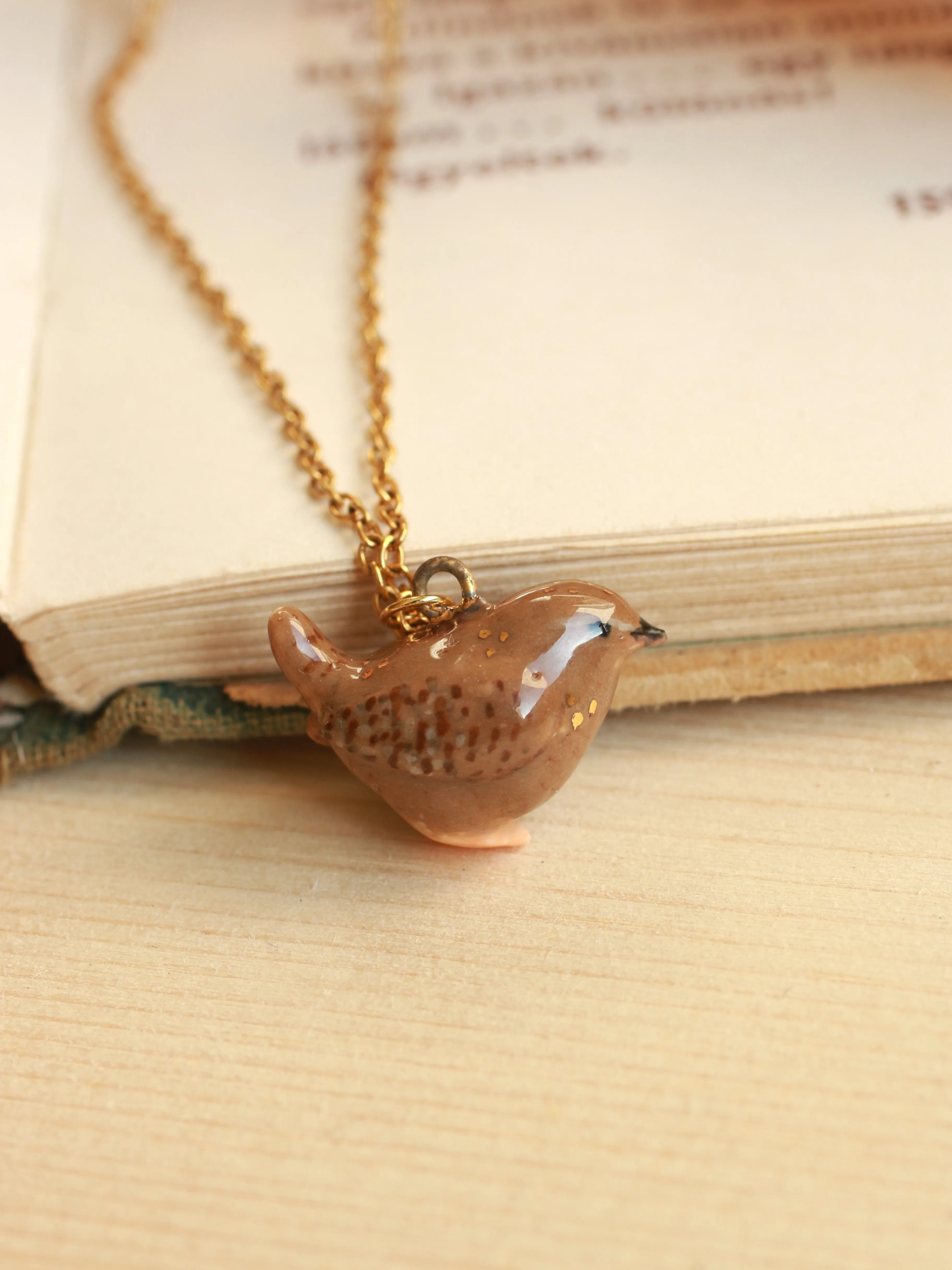 Wren necklace - 22k gold details