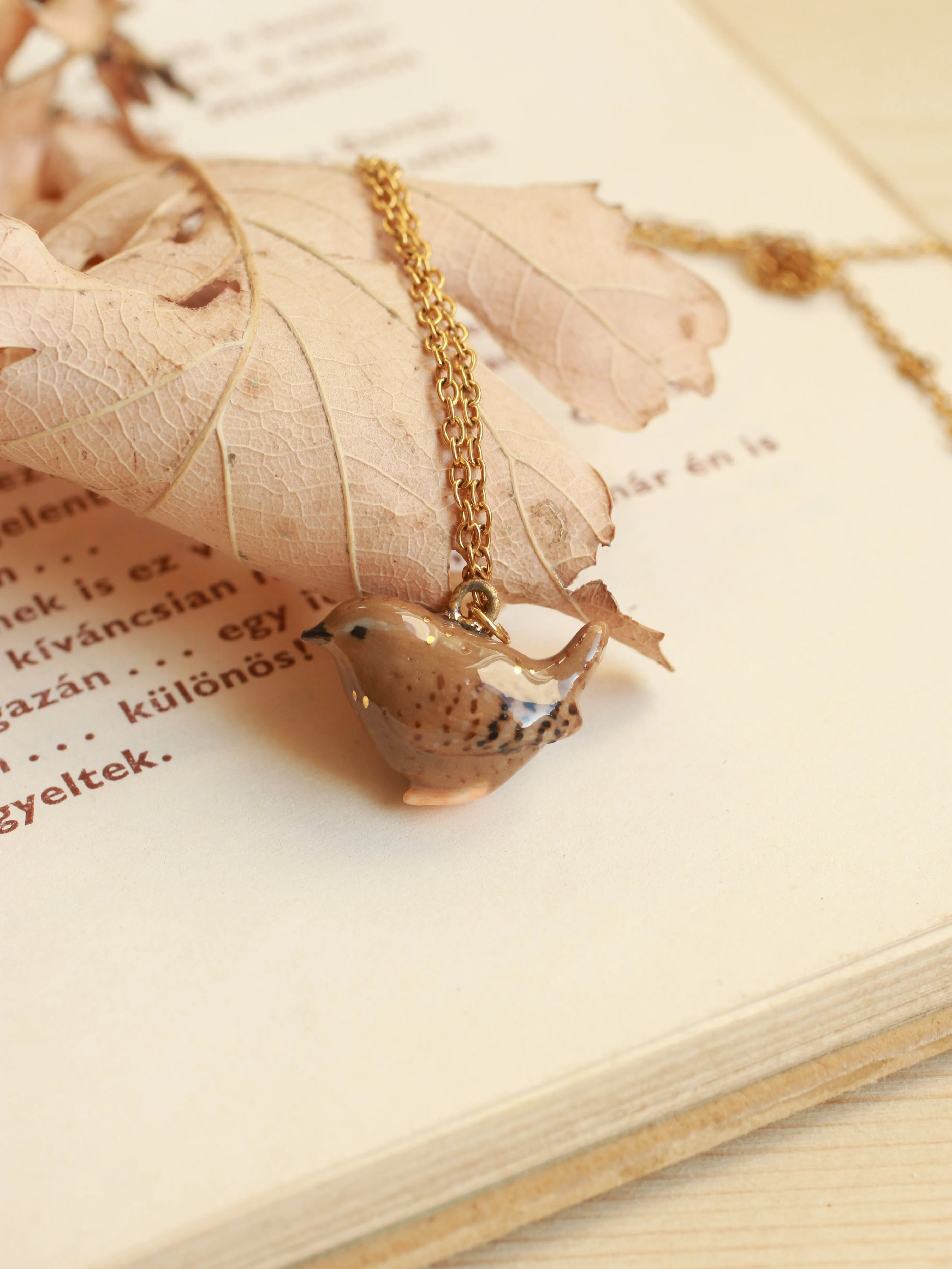 Wren necklace - 22k gold details