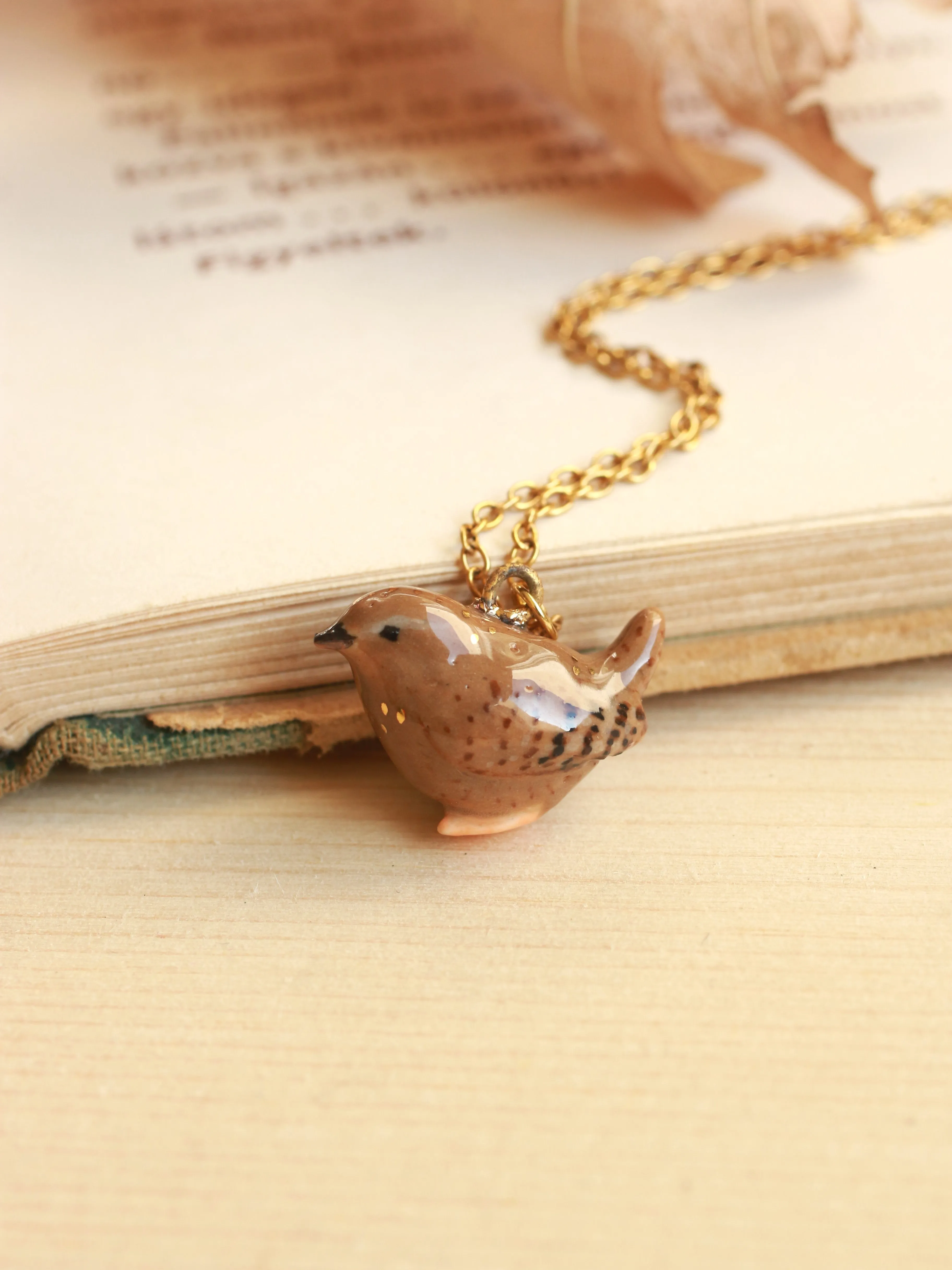 Wren necklace - 22k gold details